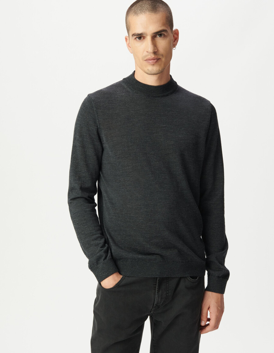 maglione grigio da uomo con collo a imbuto