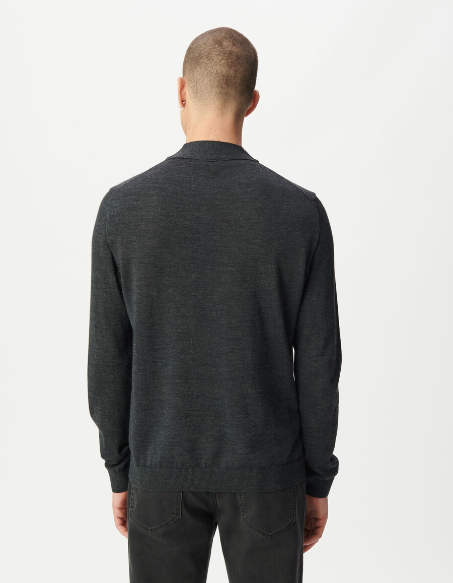maglione grigio da uomo con collo a imbuto