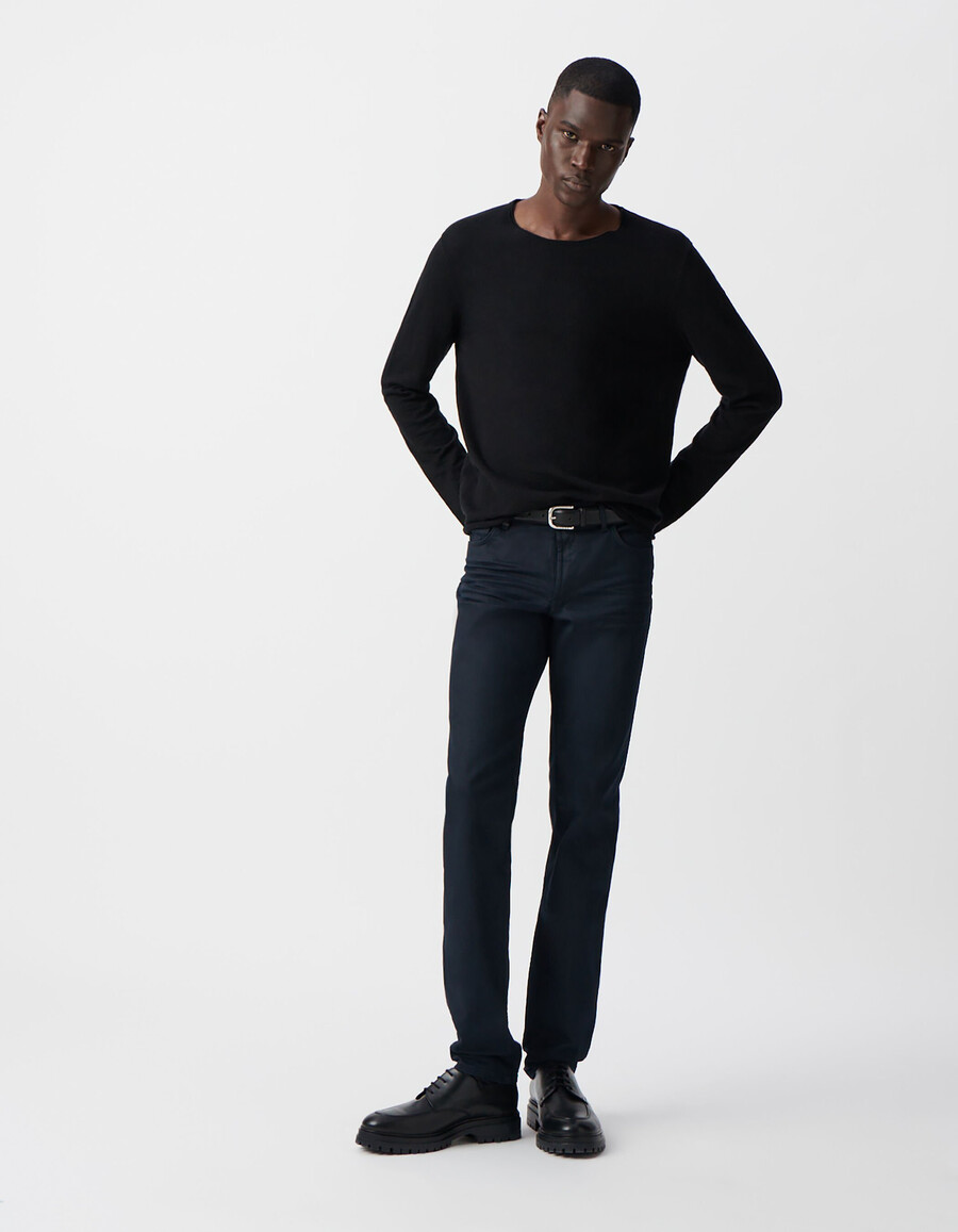 maglione nero da uomo a maglia fine con bordi arrotolati