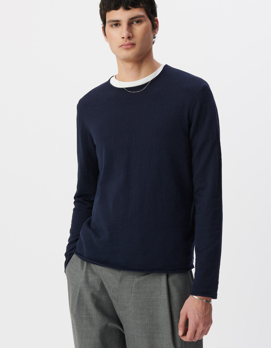maglione blu navy a maglia fine da uomo con bordi arrotolati