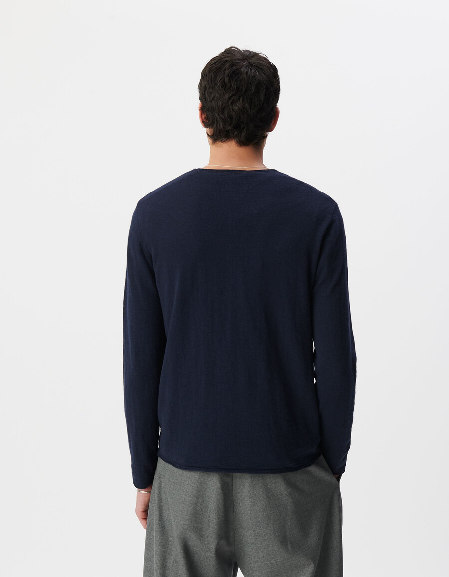 maglione blu navy a maglia fine da uomo con bordi arrotolati