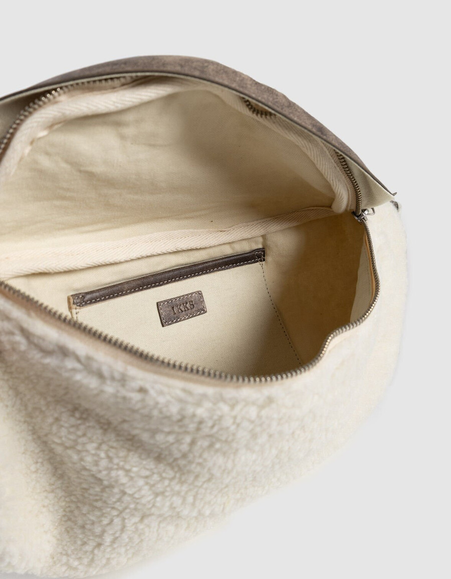 marsupio da donna in misto pelle e shearling bianco sporco
