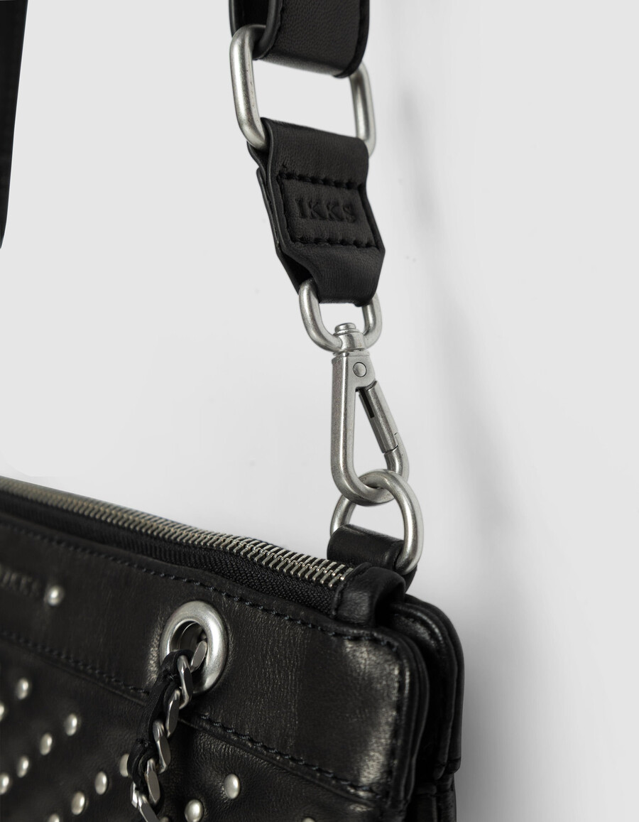 pochette da donna modello 1440 reporter in pelle trapuntata nera con borchie