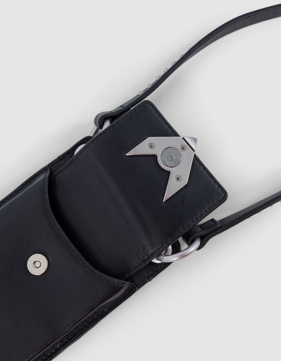 borsa porta telefono 111 in pelle nera con tracolla e borchie da donna