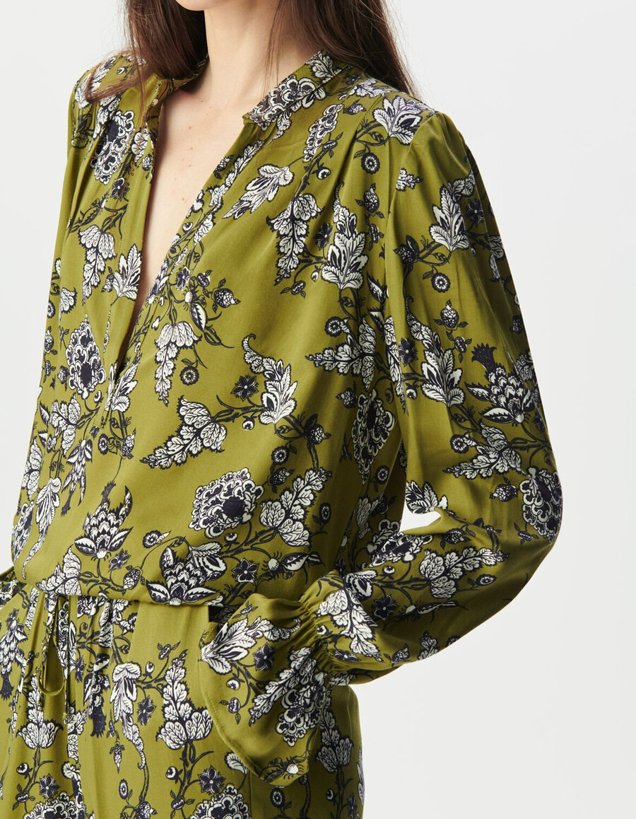 blusa verde fluida da donna con stampa floreale