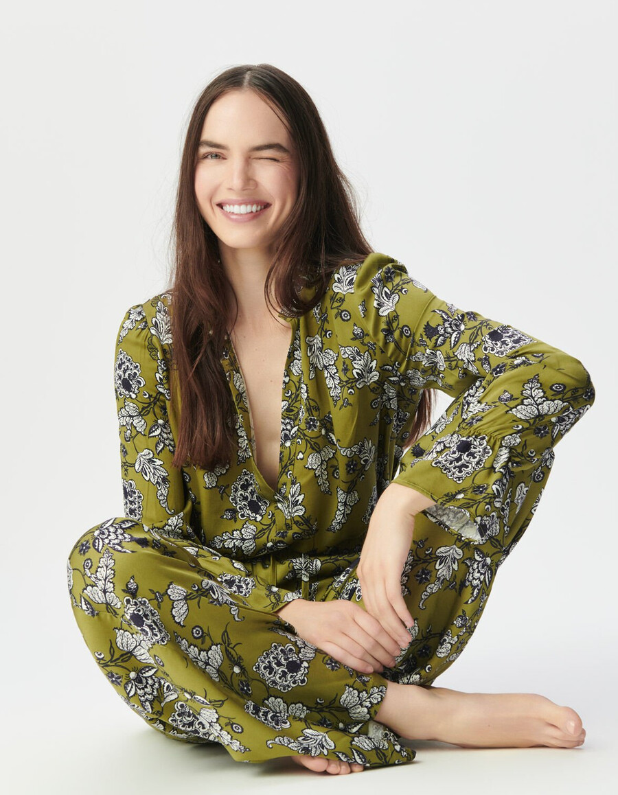 blusa verde fluida da donna con stampa floreale