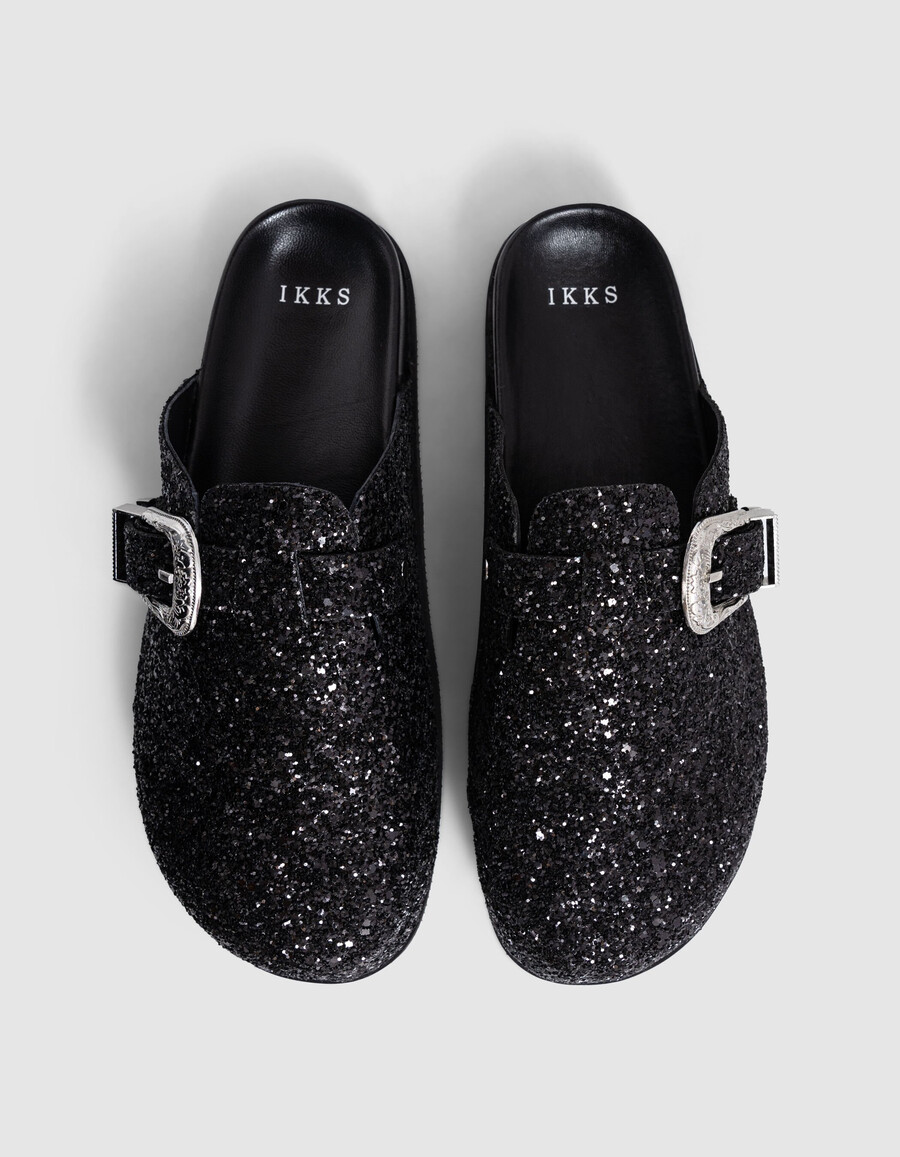 zoccoli neri con micro paillettes e fibbia western da donna