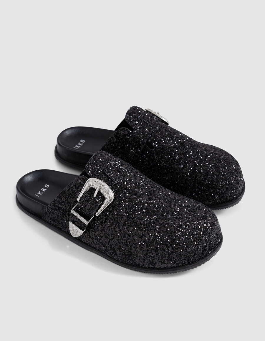 zoccoli neri con micro paillettes e fibbia western da donna