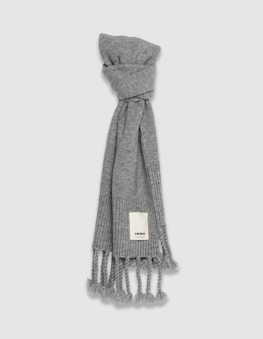 sciarpa con frange in maglia grigia da donna