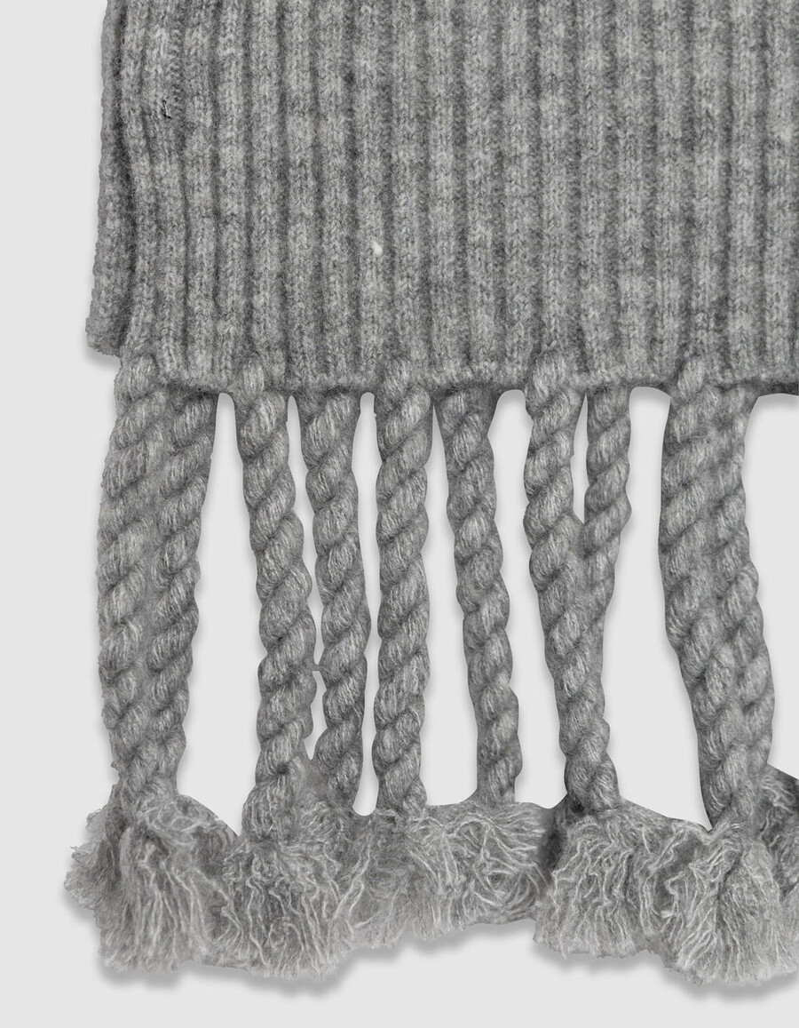 sciarpa con frange in maglia grigia da donna