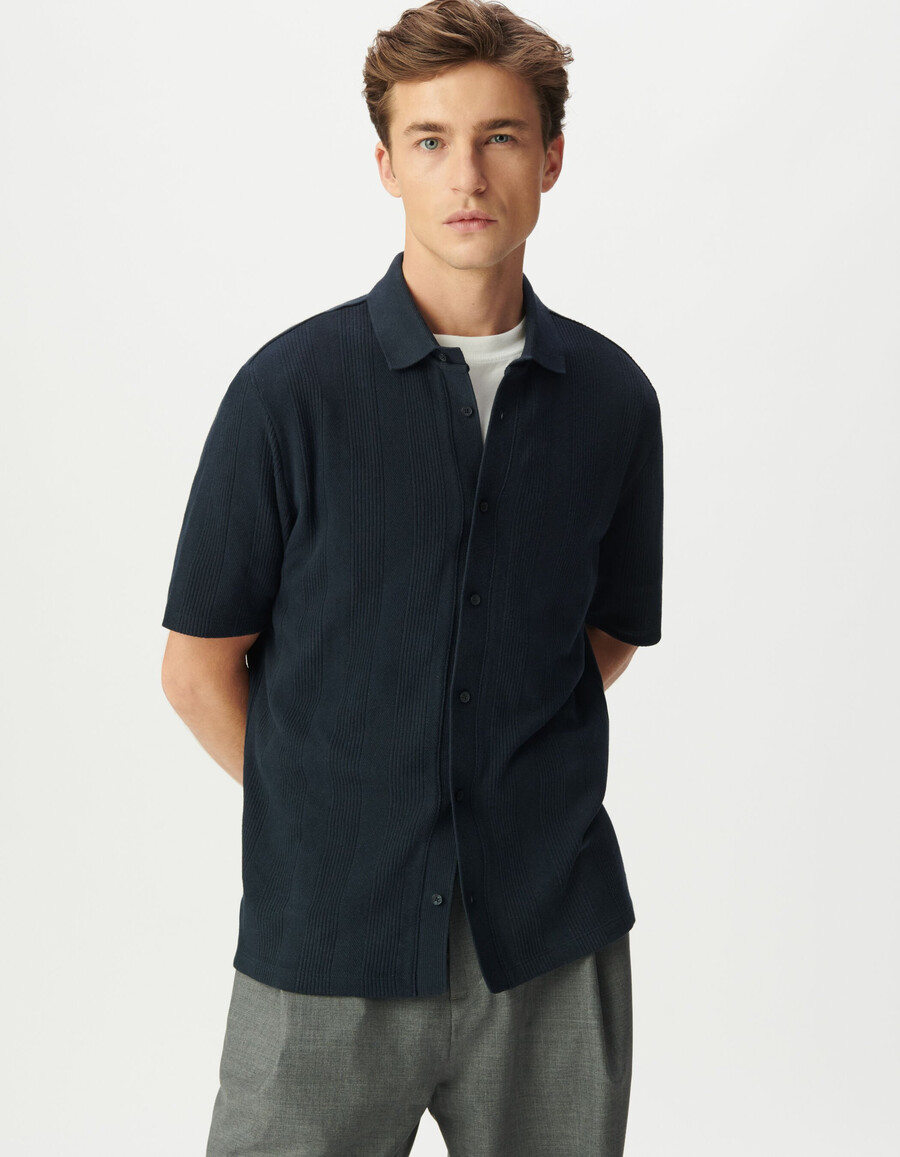 camicia da uomo a maniche corte in maglia blu navy con strisce testurizzate