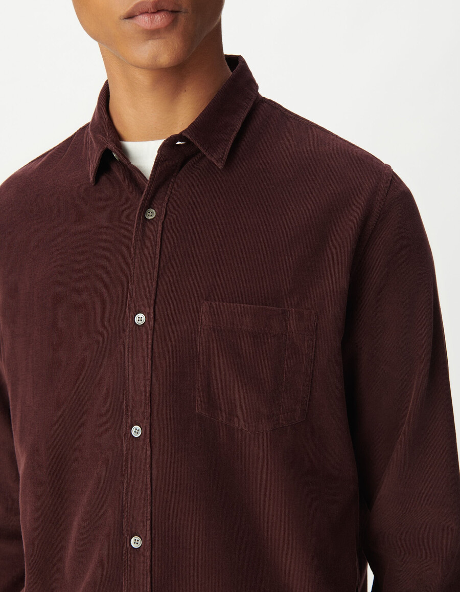 camicia da uomo in cotone biologico a coste color prugna