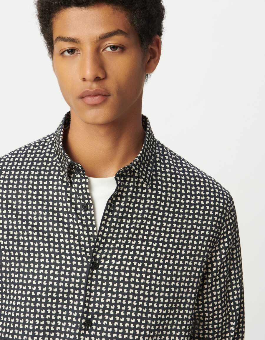 camicia slim da uomo in cotone biologico blu navy con stampa minimalista