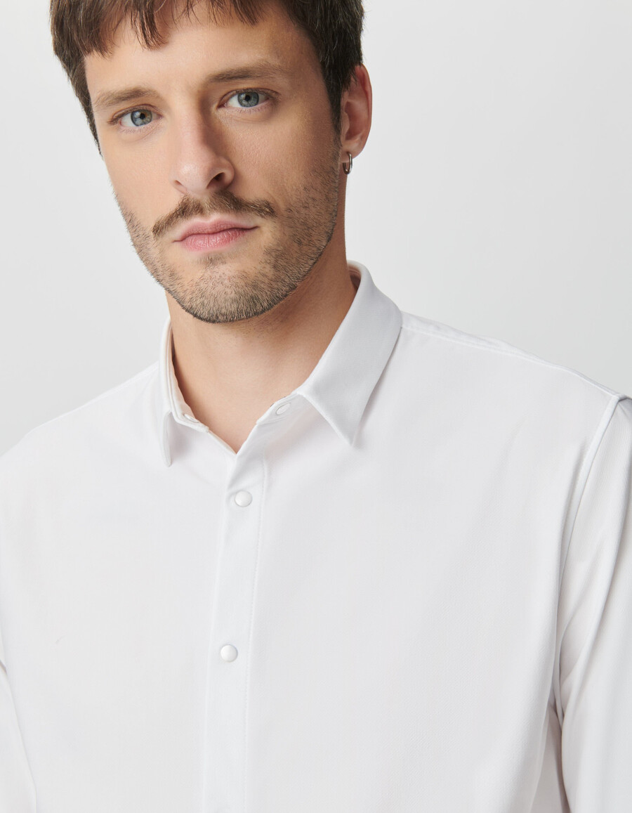 camicia da uomo in maglia bianca facile da lavare