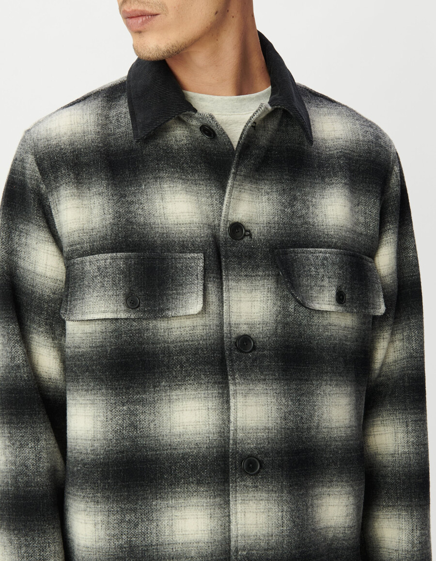 camicia da uomo a quadri grigi con colletto in velluto