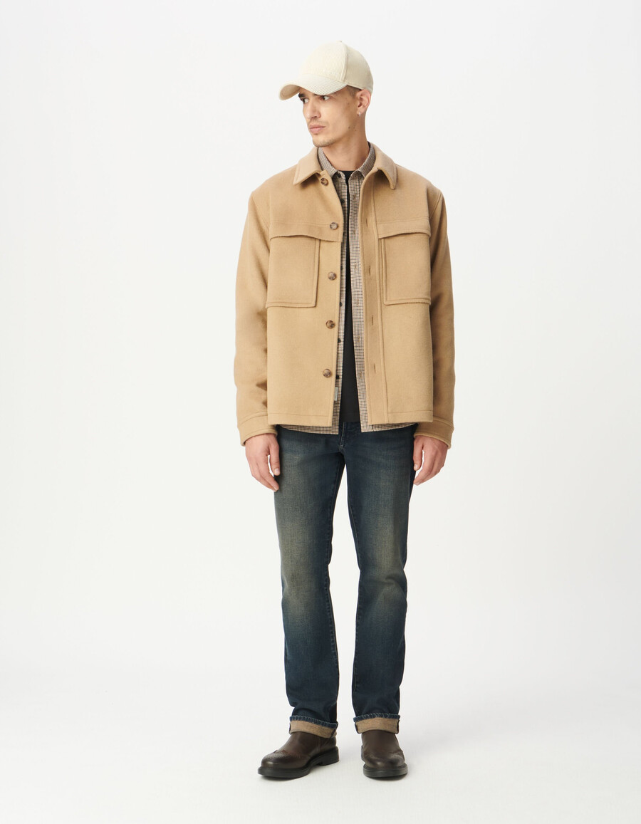 camicia da uomo in lana beige con tasche multiple