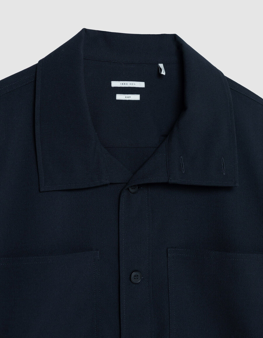 camicia da uomo blu navy vestibilità regolare con tasche applicate