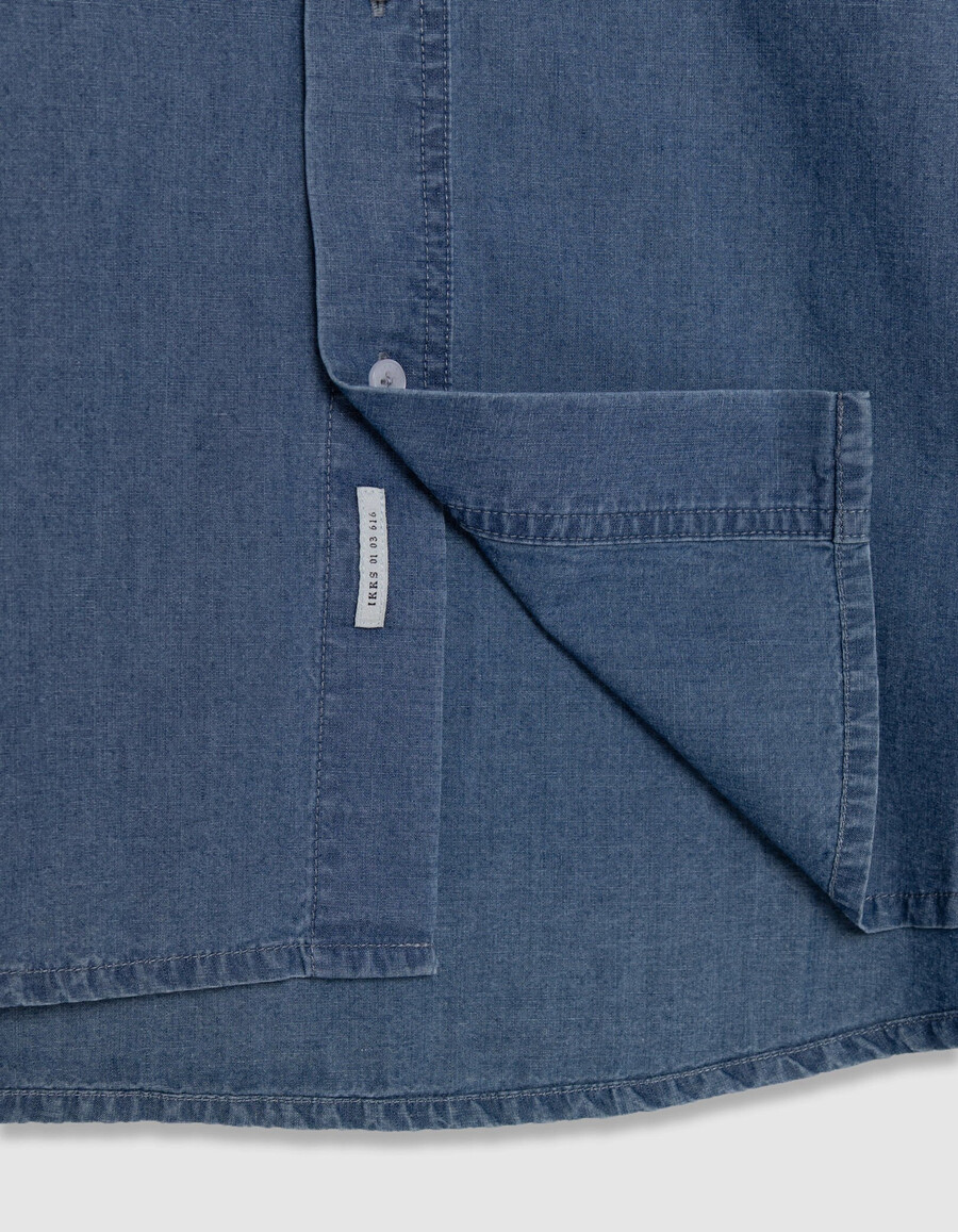 camicia da uomo in chambray blu regolare con tasca asimmetrica