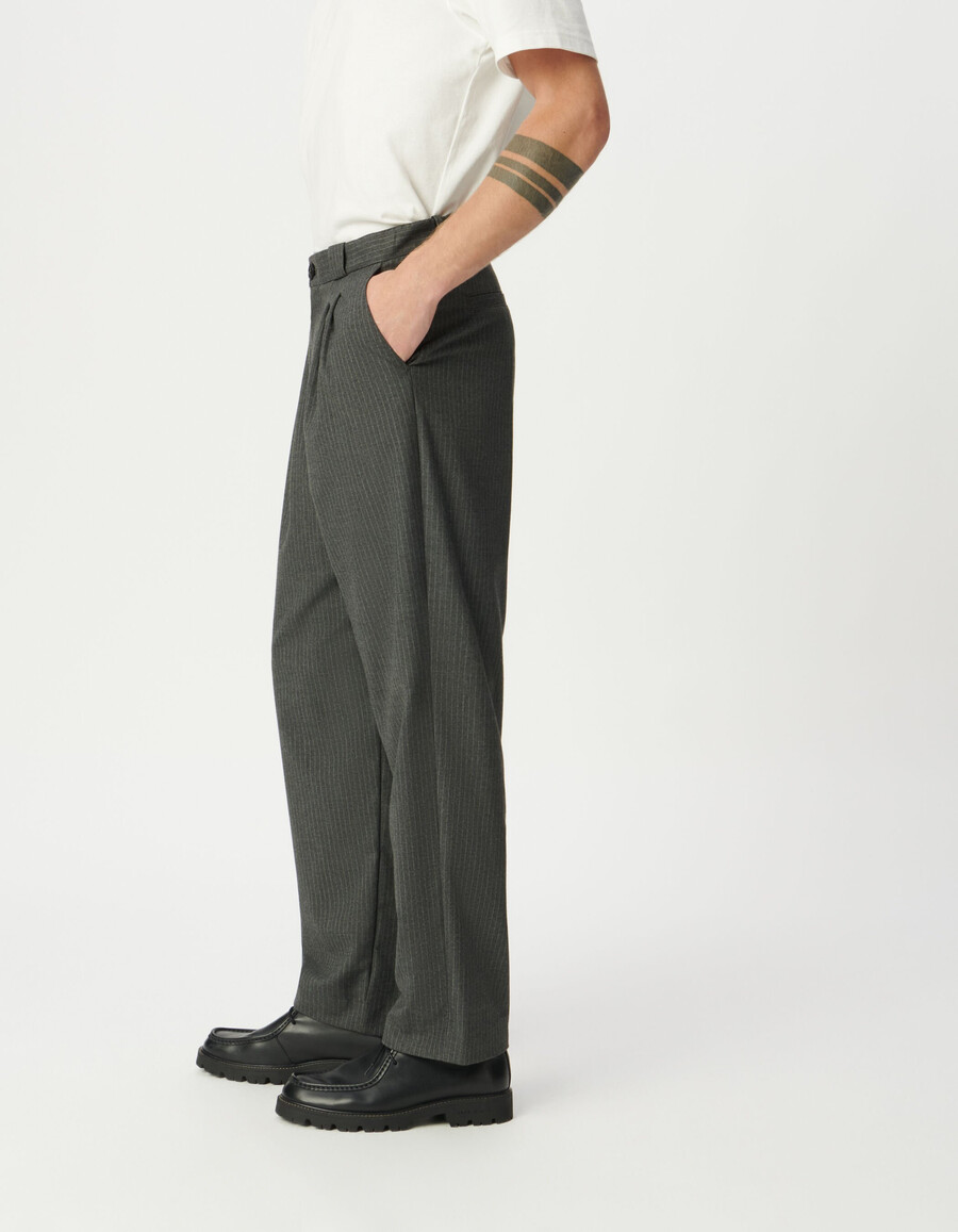 pantaloni da uomo in gessato grigio
