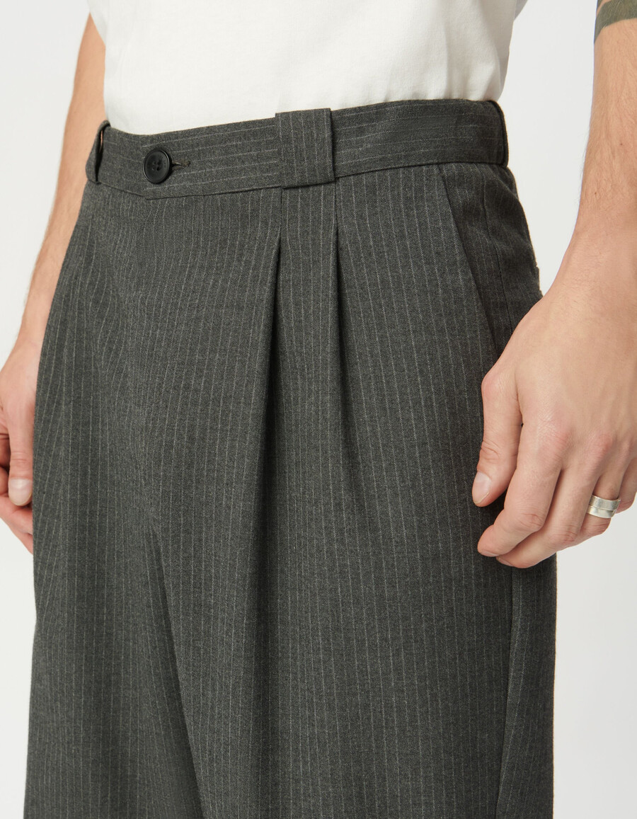 pantaloni da uomo in gessato grigio