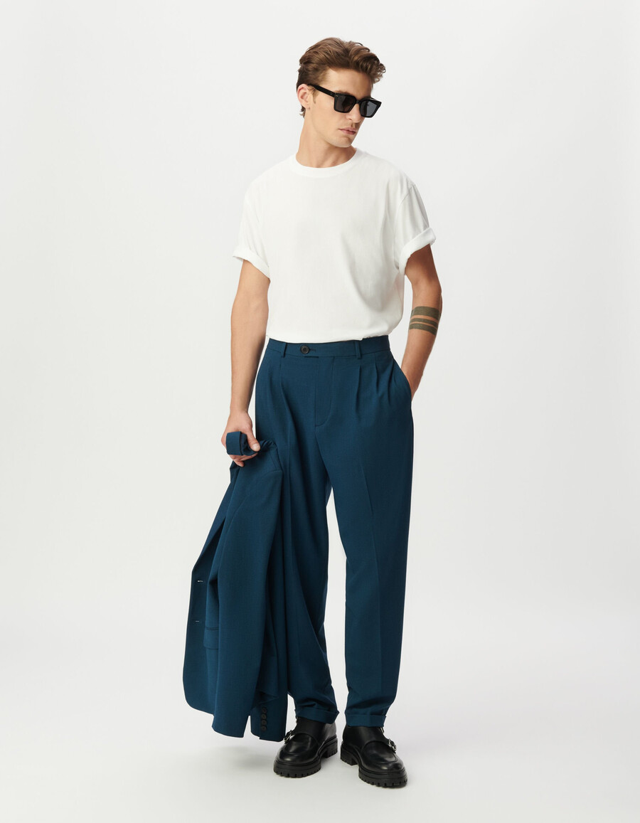pantaloni da uomo blu semi-semplici con pieghe