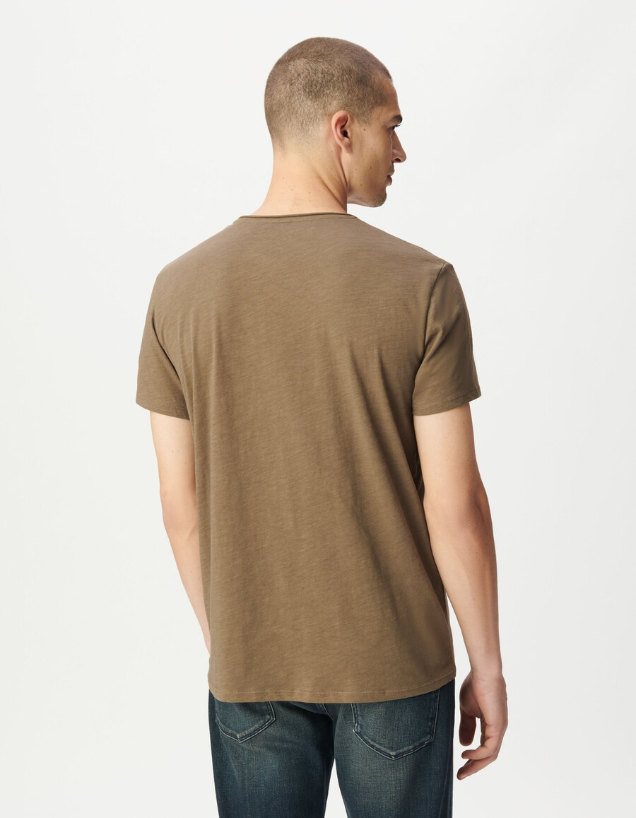t-shirt da uomo in cotone biologico beige con scollo a v