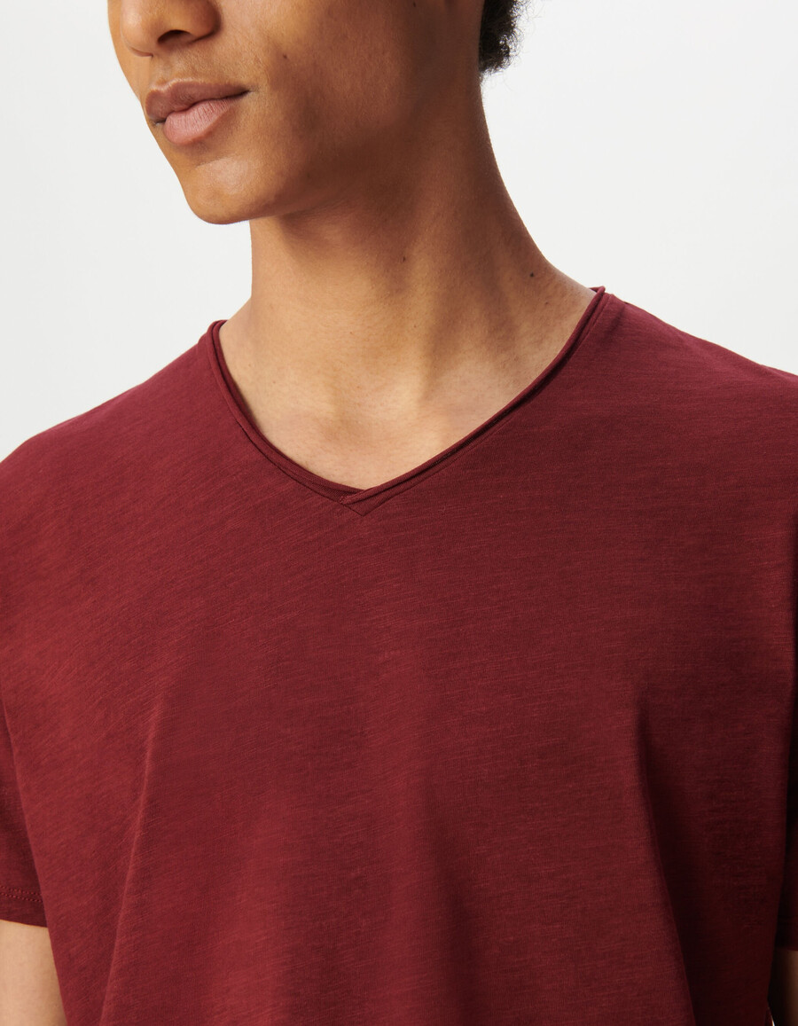 t-shirt da uomo in cotone biologico slub bordeaux con scollo a v