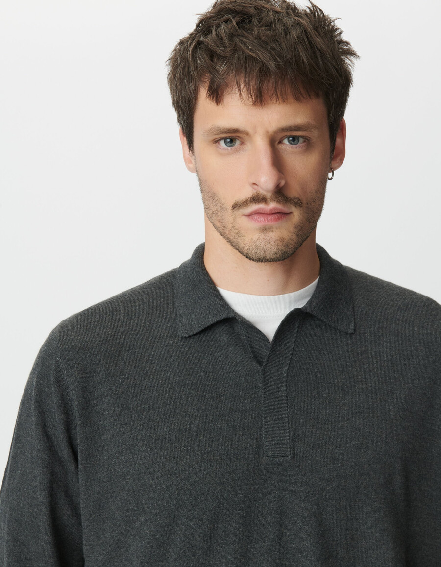 polo da uomo in maglia grigia a maniche lunghe
