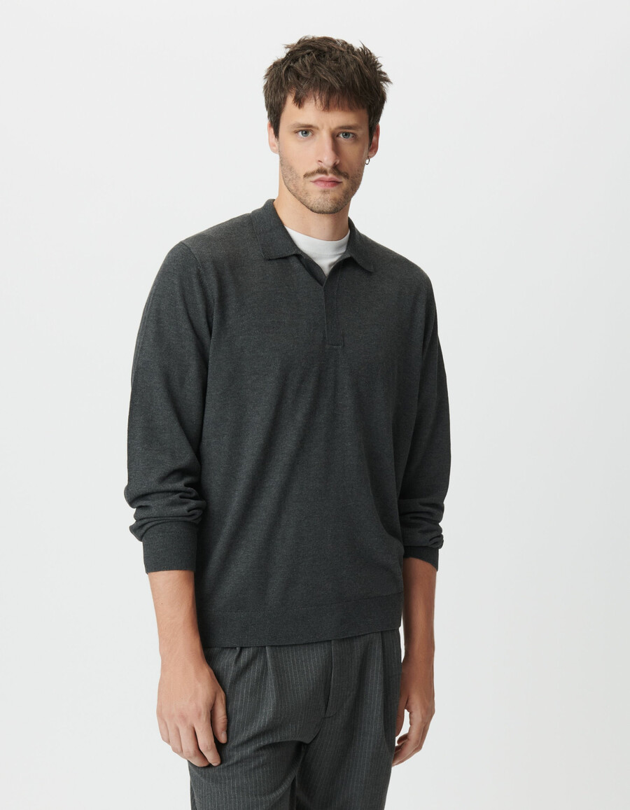 polo da uomo in maglia grigia a maniche lunghe