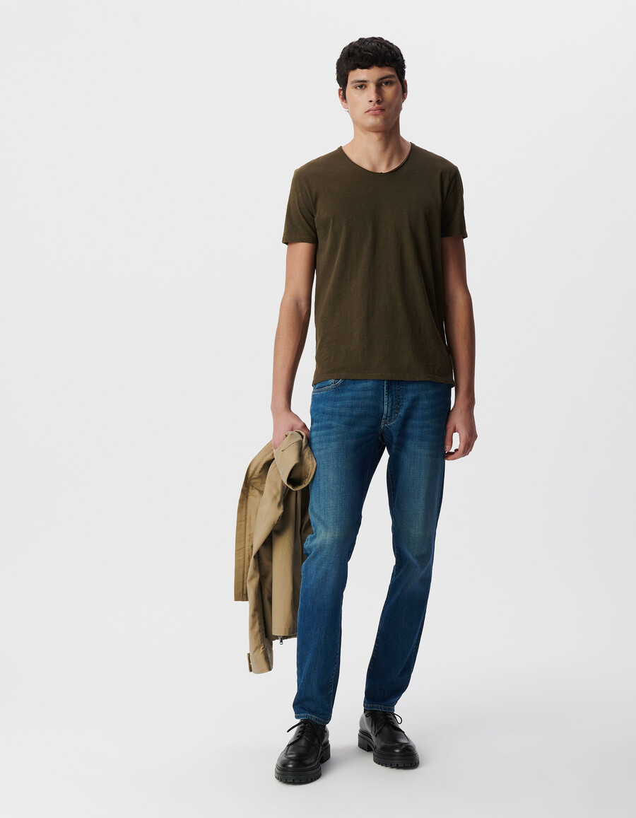 t-shirt da uomo essential dark khaki con scollo a v
