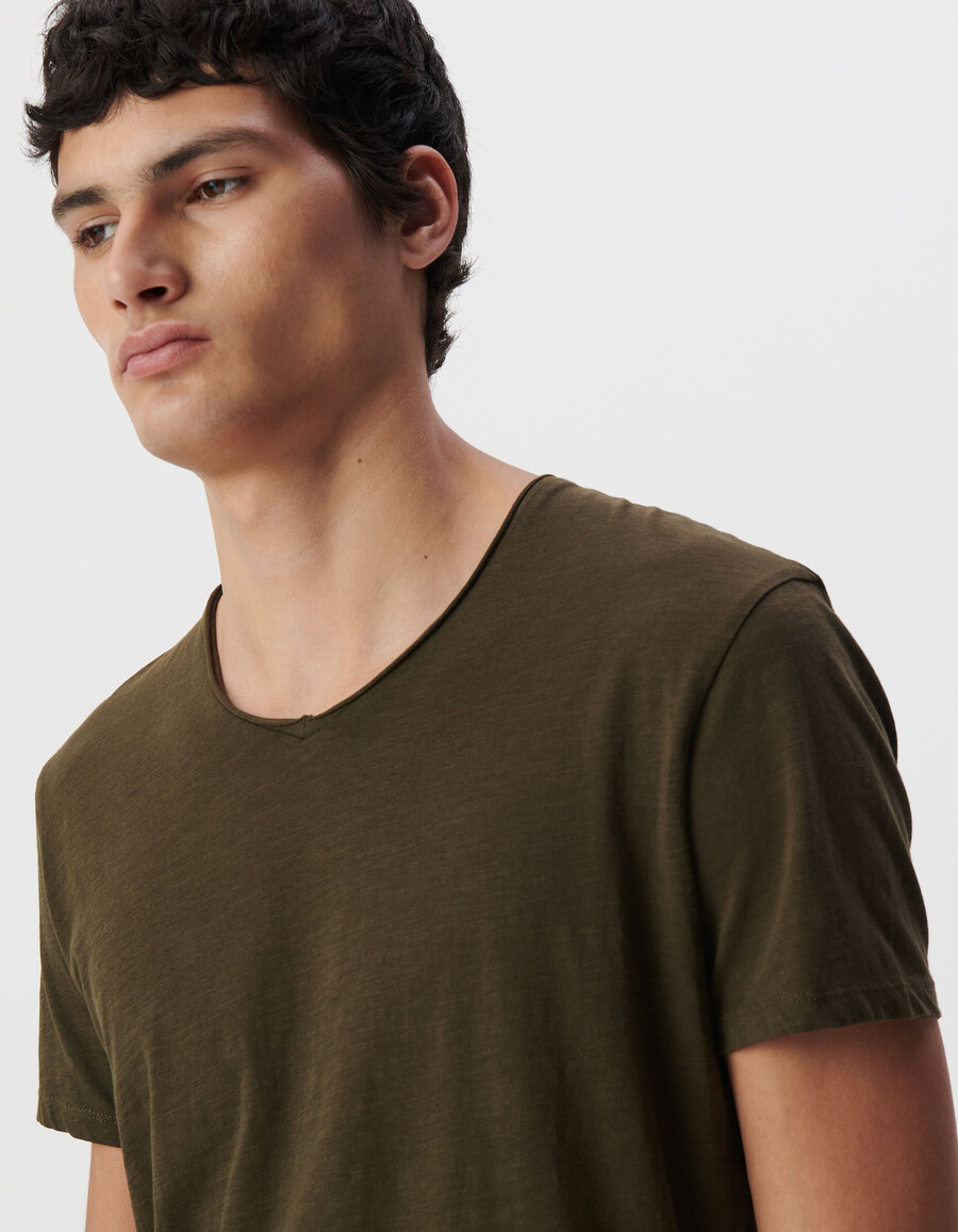 t-shirt da uomo essential dark khaki con scollo a v