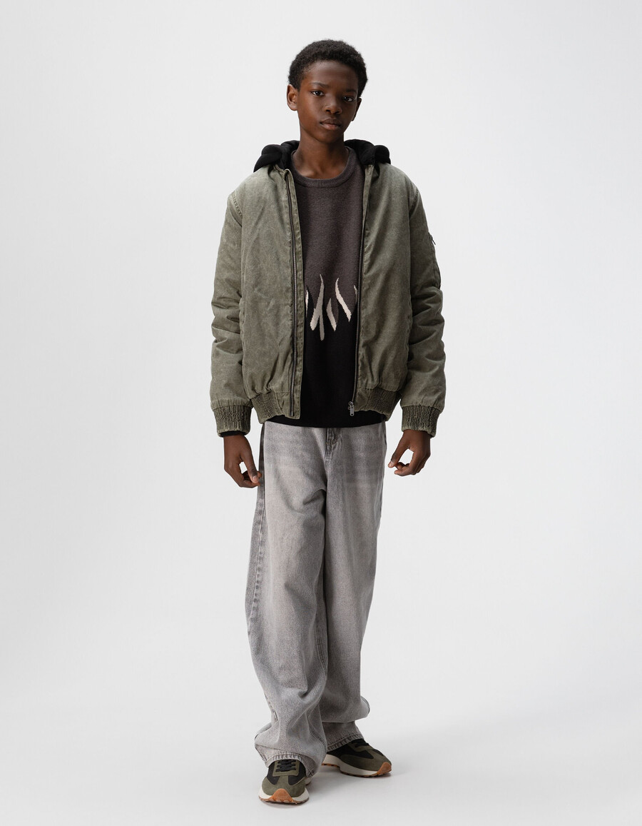 giubbotto bomber color cachi da bambino con cappuccio staccabile