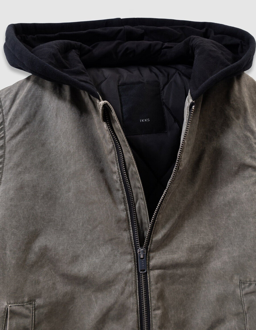 giubbotto bomber color cachi da bambino con cappuccio staccabile