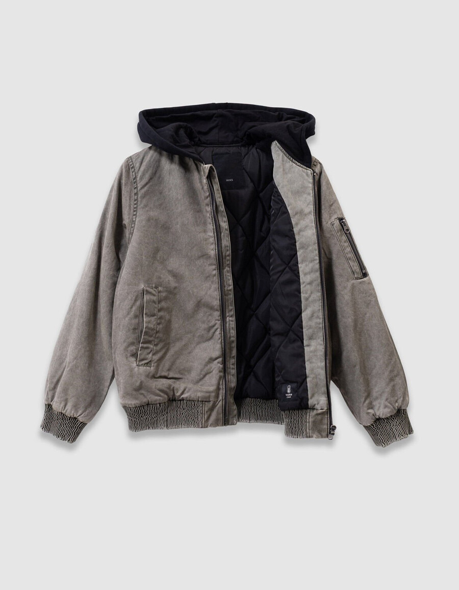 giubbotto bomber color cachi da bambino con cappuccio staccabile
