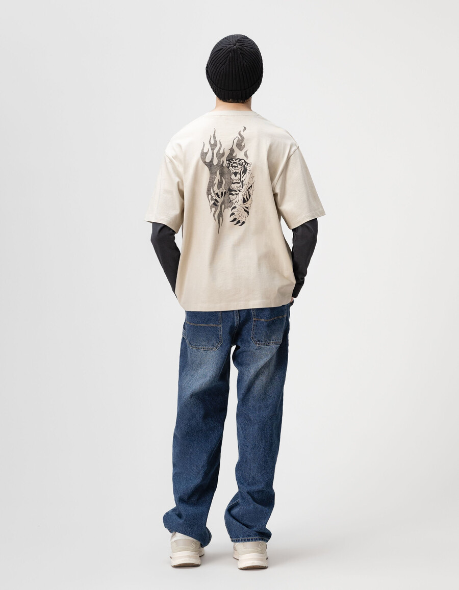t-shirt beige in cotone biologico per bambini maniche trompe-loeil