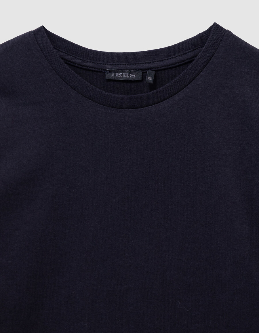 maglietta blu navy in cotone biologico per bambini con immagine di unauto sul retro