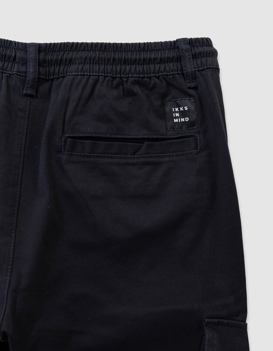 pantaloni cargo neri da ragazzo con vita elasticizzata