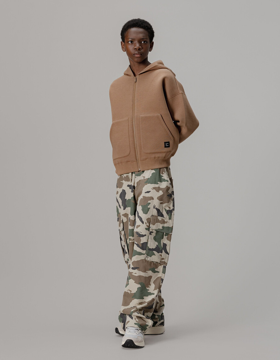 pantaloni cargo beige con stampa mimetica per ragazzi