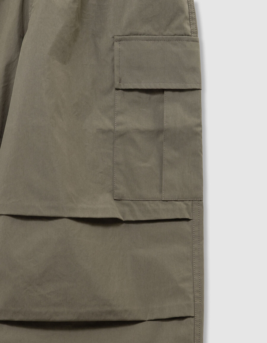 pantaloni cargo a gamba larga color cachi per ragazzi