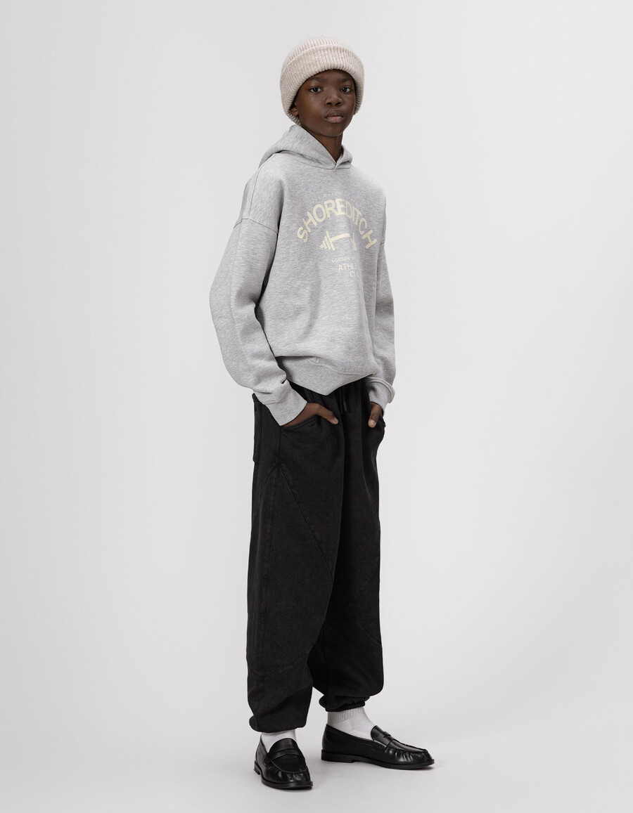pantaloni da jogging grigi da bambino con ritagli posizionati