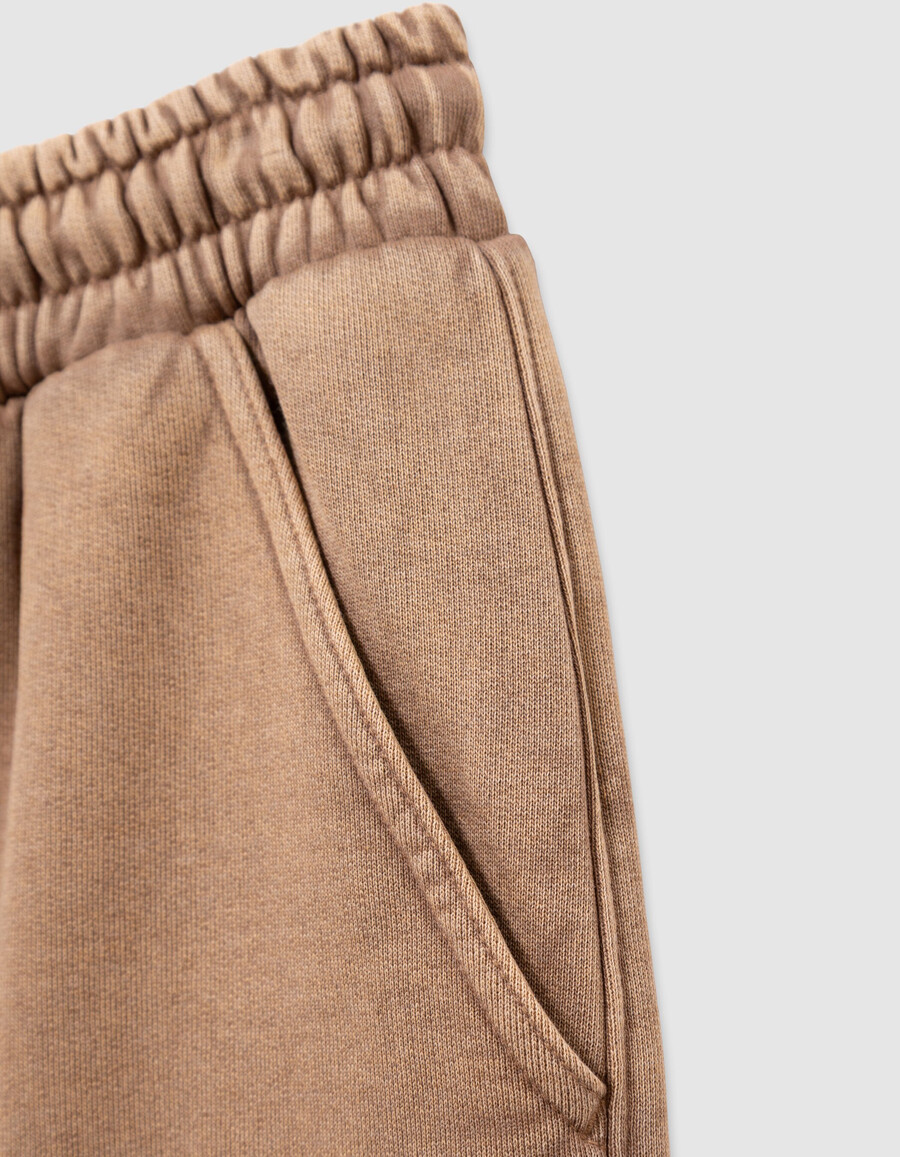 pantaloni da jogging color cammello per ragazzi con cuciture posizionate