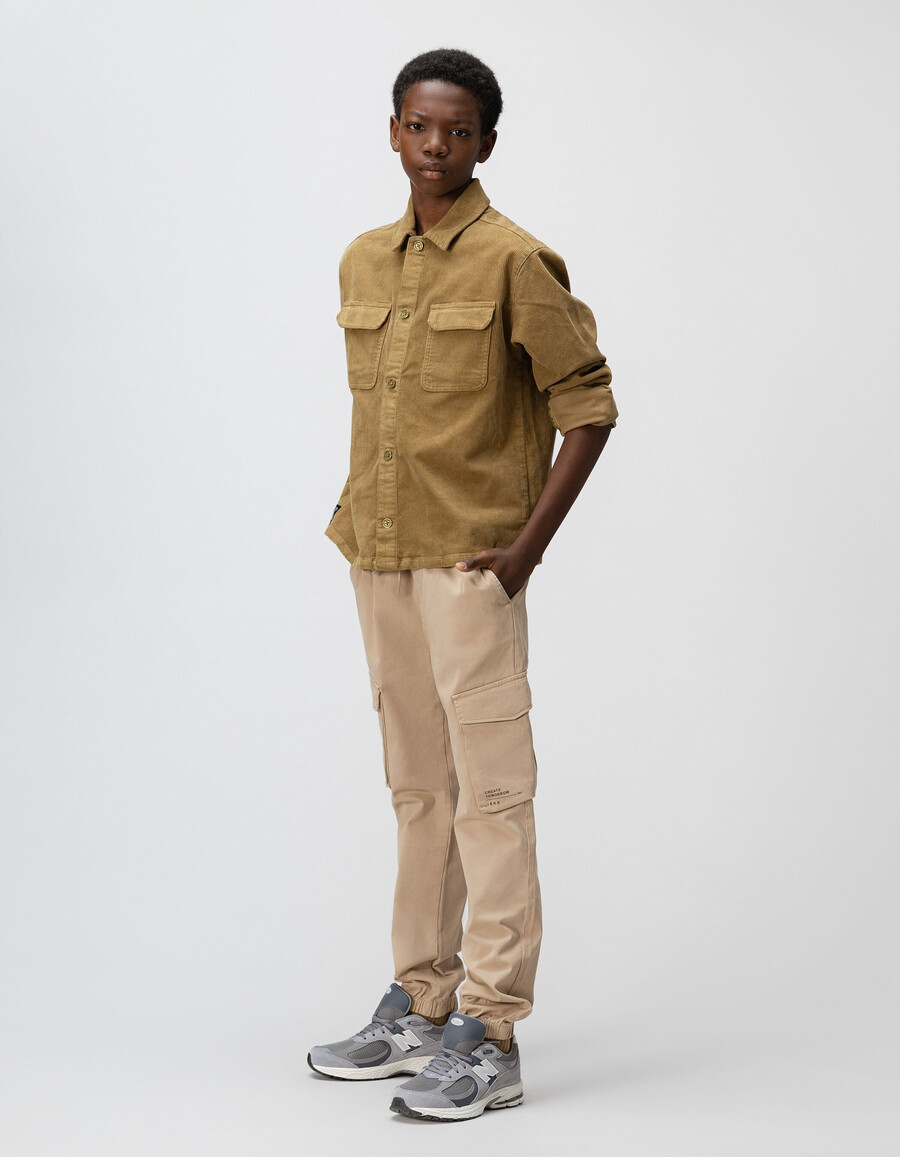 pantaloni jogger beige da bambino con elastico in vita