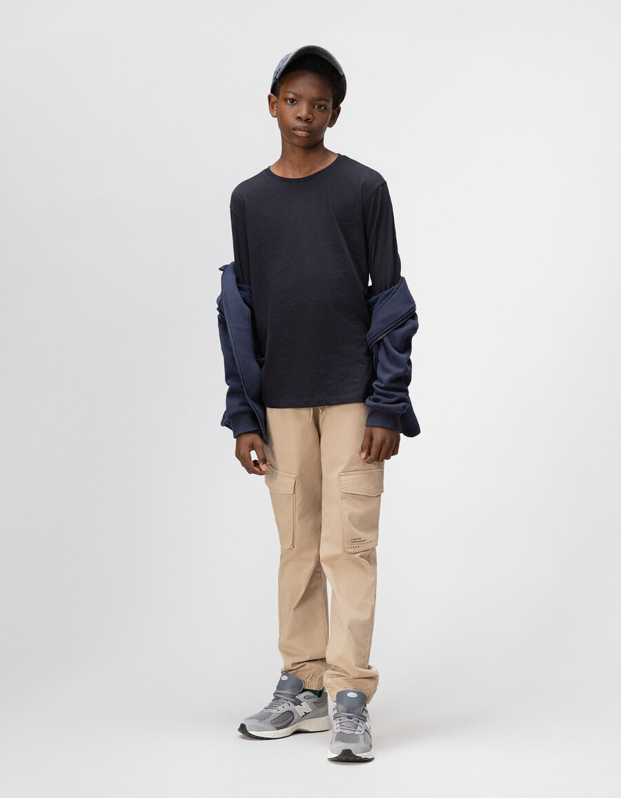 pantaloni jogger beige da bambino con elastico in vita