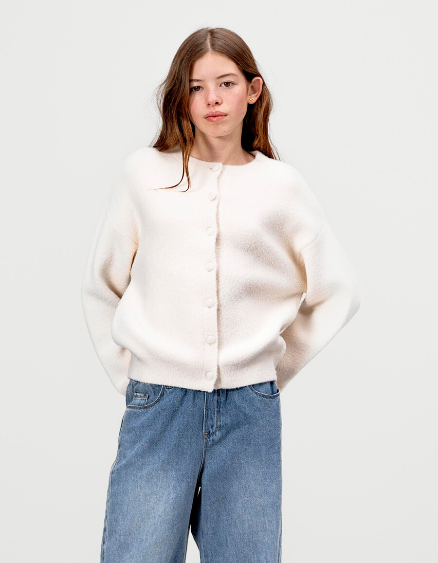 cardigan beige con bottoni in morbida maglia per bambine