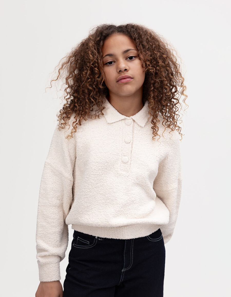 maglione beige con bottoni in maglia bouclette per bambine