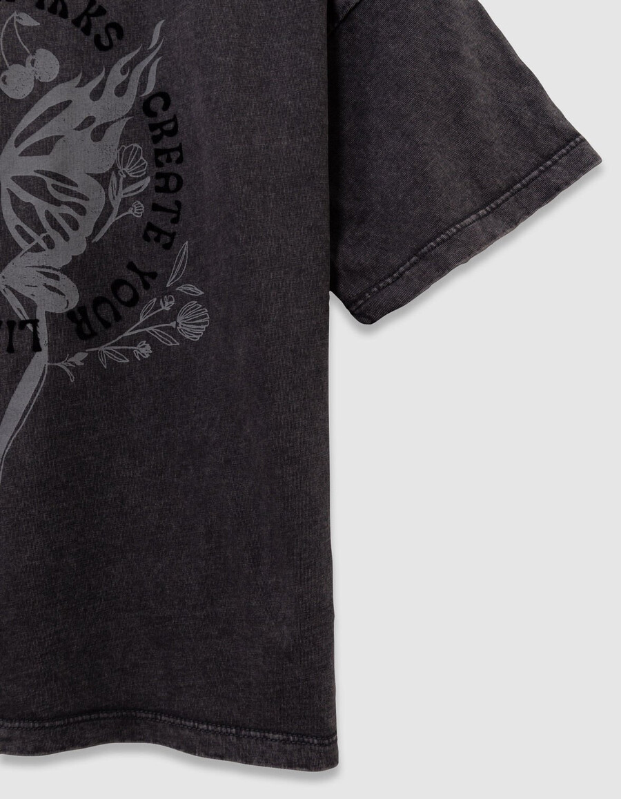 t-shirt grigia in cotone biologico per bambine con slogan e farfalla
