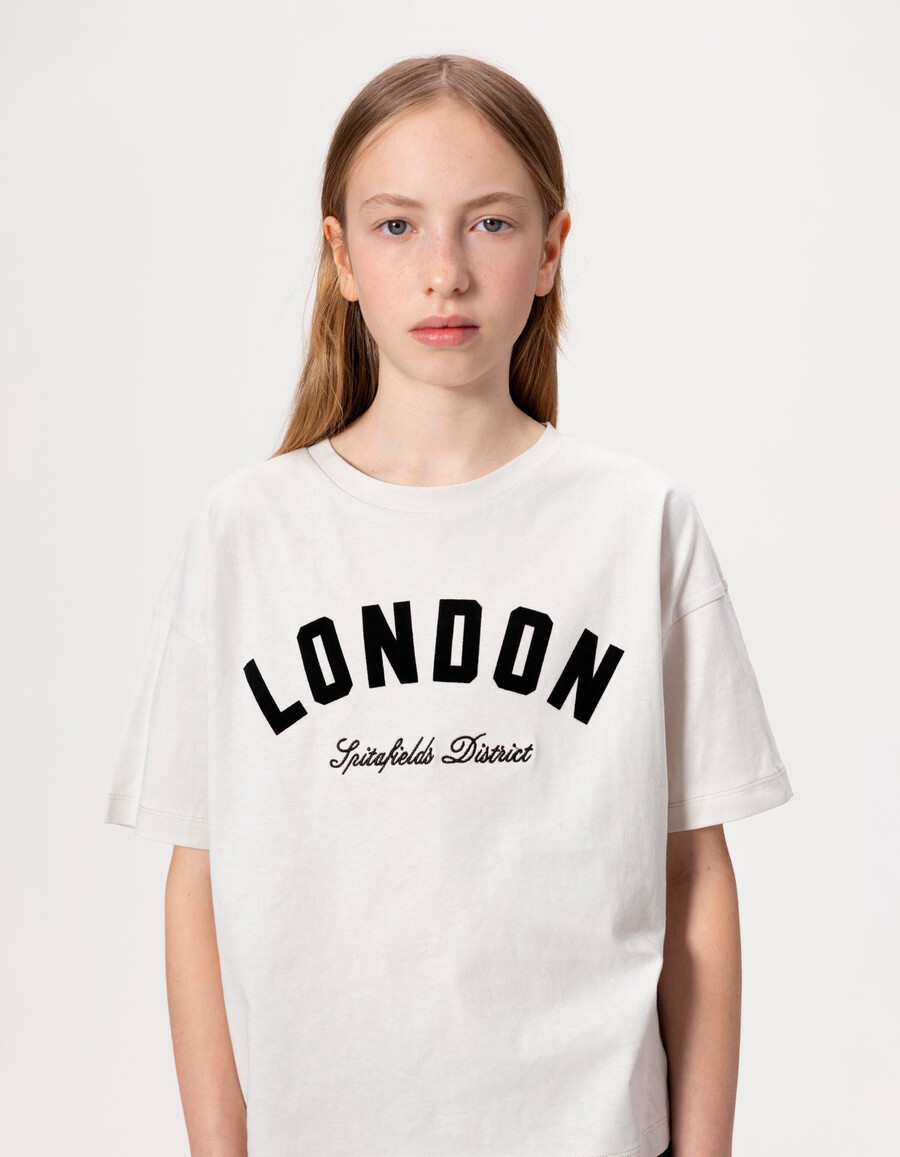 t-shirt beige in cotone biologico per bambina slogan neri