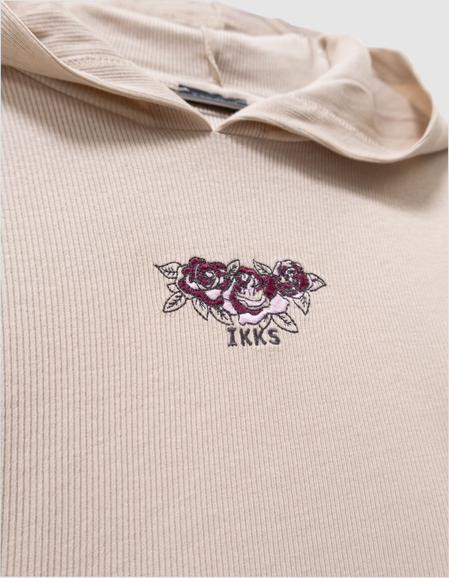 maglietta beige a coste con cappuccio e ricamo di rose per bambine