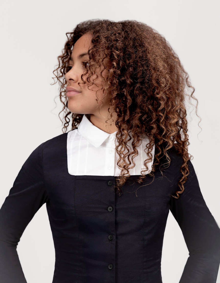 camicia nera trompe-loeil bianca sul davanti per bambine