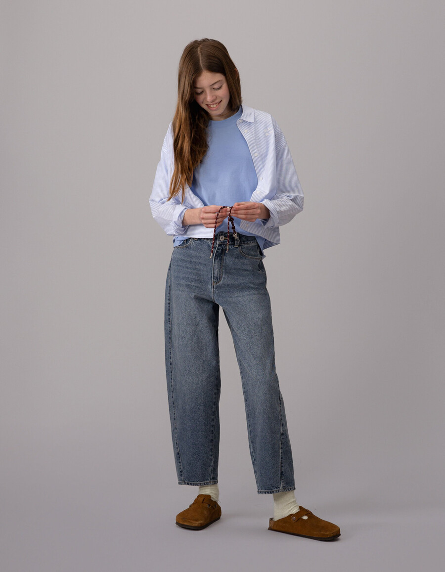 jeans a palloncino blu da bambina con cordino portafortuna